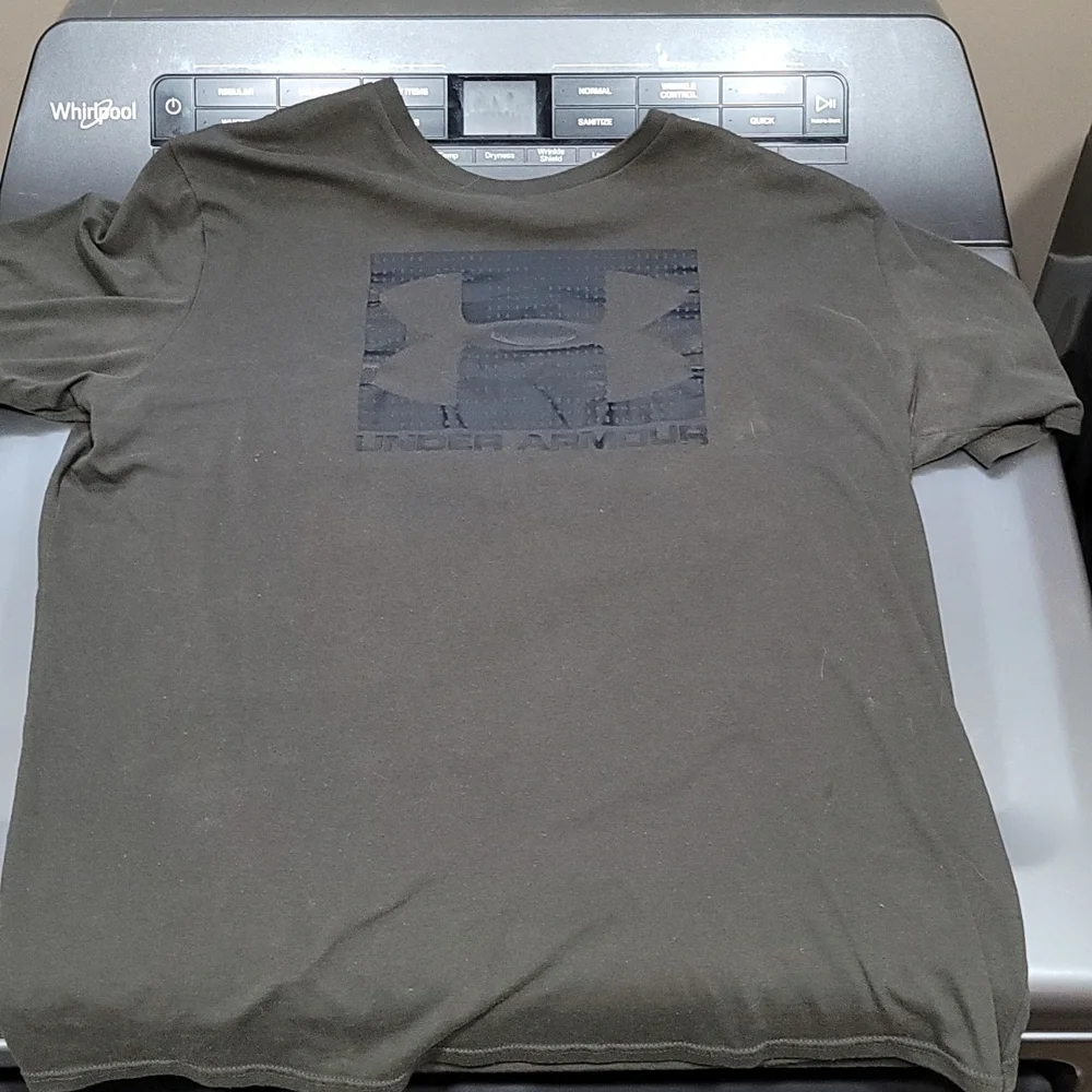 Under Armour Shirt - Picture 1 of 3